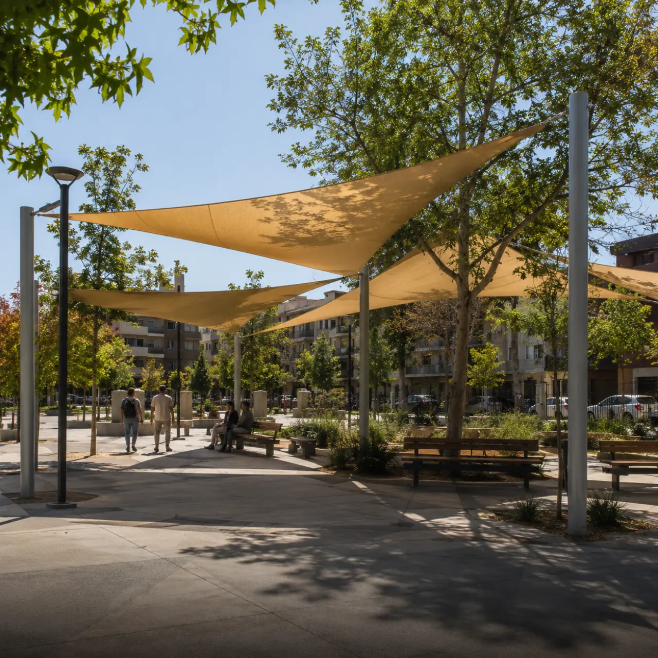 Parque y plaza con velas de sombra